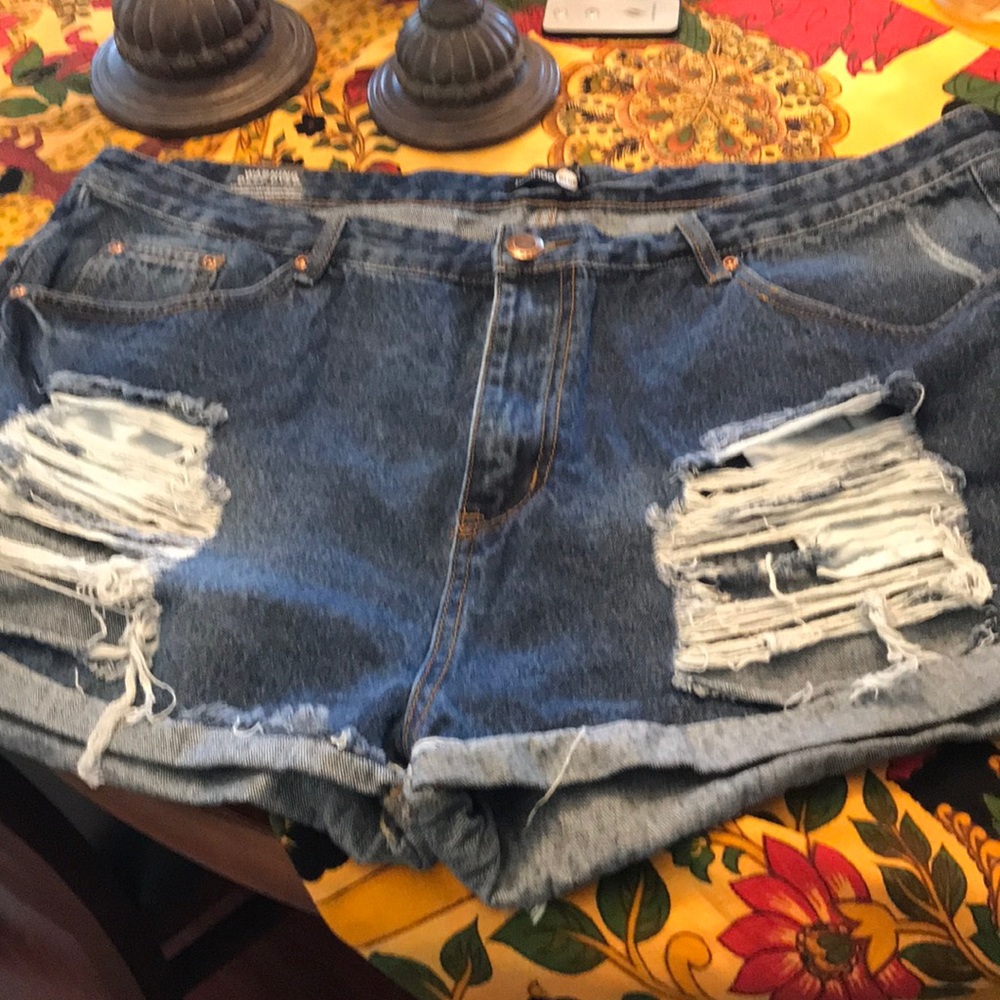 NWOT STRETCH JEAN SHORTS
